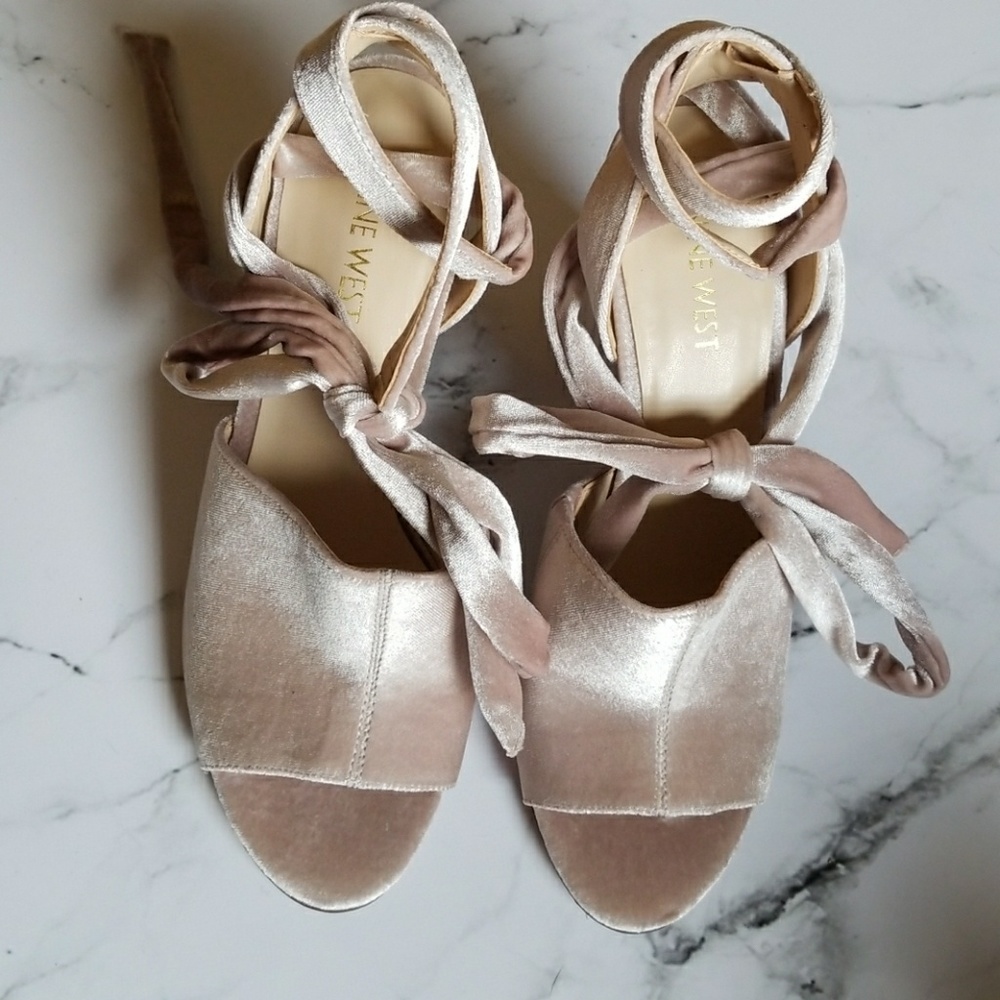 🎉HP🎉 Nine West Velvet Wrap Sandals - Picture 3 of 6